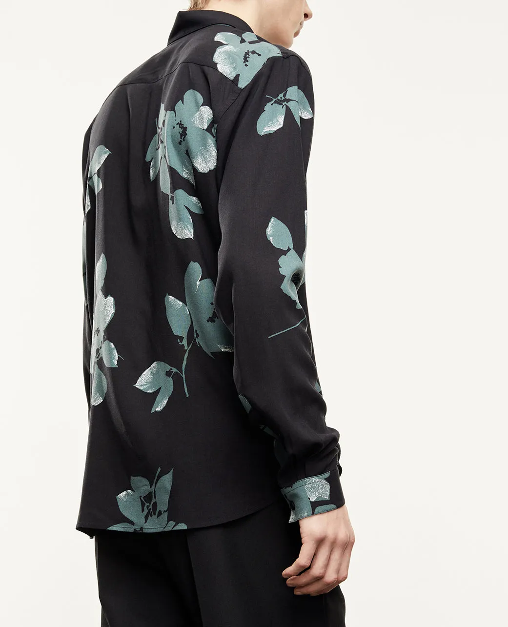 Chemise fluide verte à fleurs imprimées