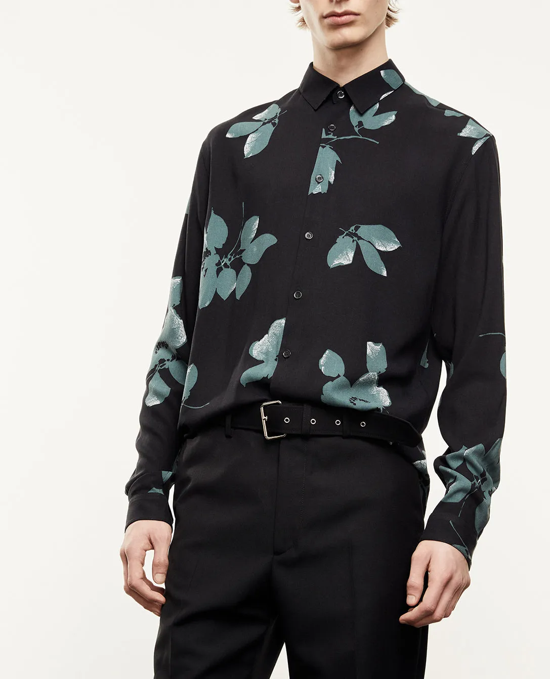 Chemise fluide verte à fleurs imprimées