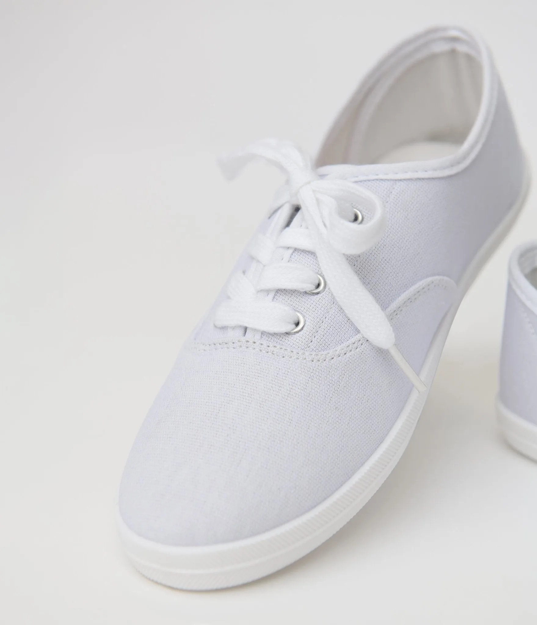 Retro Style White Lace Up Sneakers